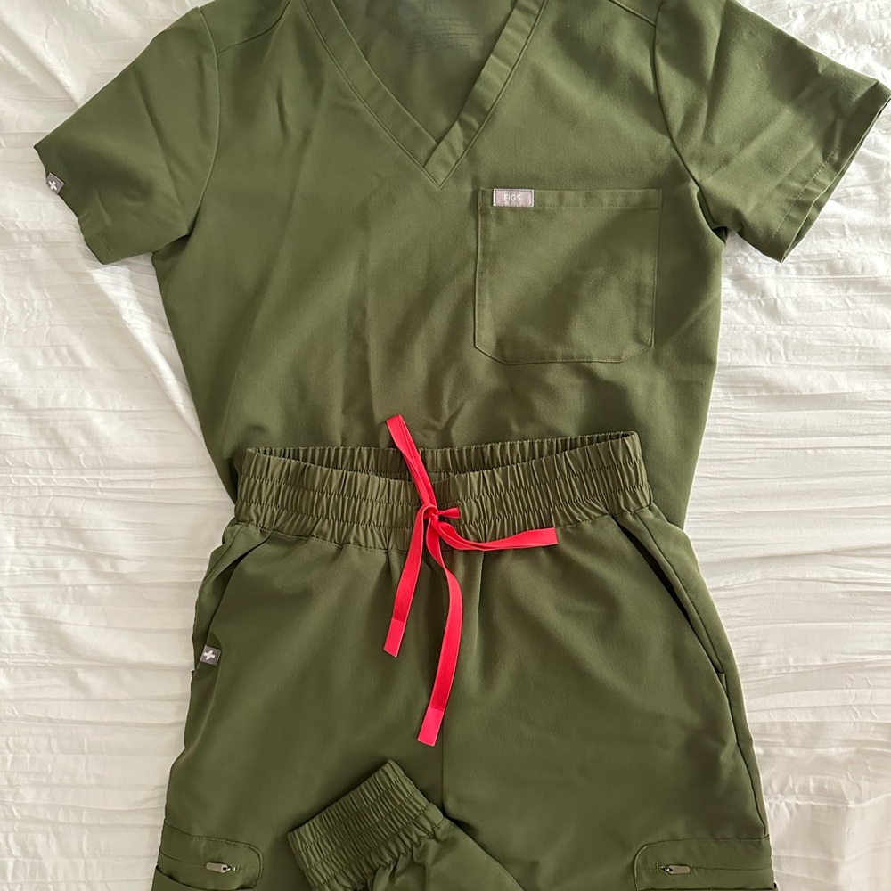 Figs Scrubs: Olive Green